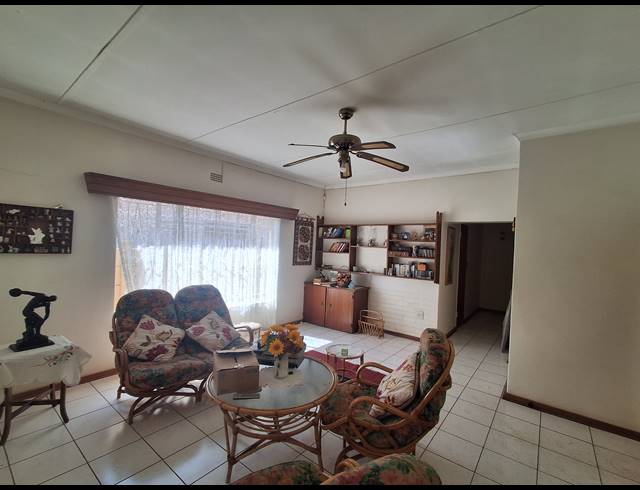 3 BEDROOM FREESTANDING FOR SALE IN STILFONTEIN EXT 4